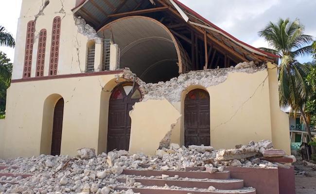 Uno de los edificios derrumbados