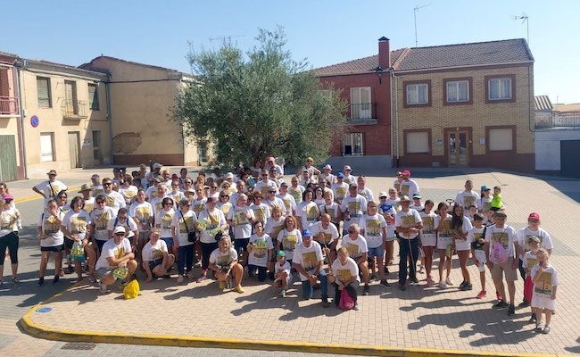 Imagen de los participantes en la marcha solidaria de Cañizal