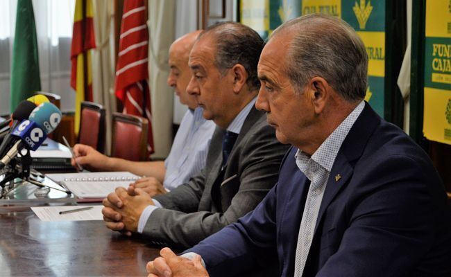 Cipriano García, en primer término (Enrique Onís)