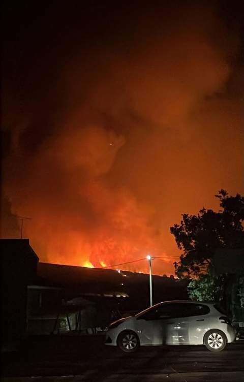 Imágenes nocturnas del incendio de Puercas