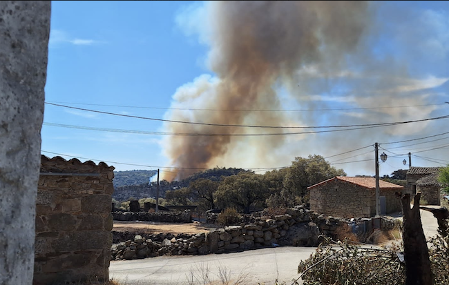 Una reproducción del incendio de Fermoselle obliga a movilizar nuevos medios en Mámoles