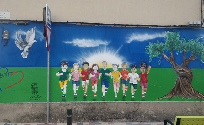 Nuevo mural en el renovado entorno del colegio Nuestra Señora del Rocío