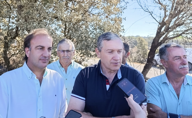 Faúndez acompaña al consejero de Agricultura en su visita a la zona afectada por el incendio de Fermoselle