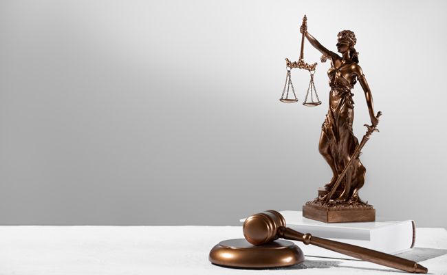 Imagen de <a href="https://www.freepik.es/foto-gratis/bodegon-balanza-justicia_33123987.htm#query=balanza%20justicia&position=1&from_view=keyword&track=ais">Freepik</a>