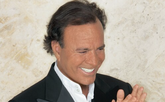 Las dos extrabajadoras de Julio Iglesias vuelven a la justicia española y presentan una querella contra el cantante