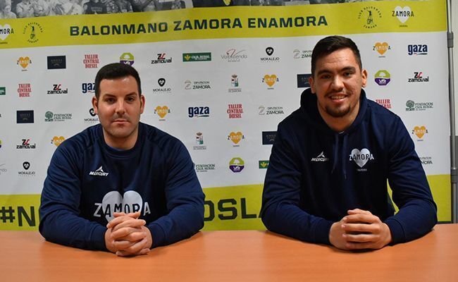 A la izquierda, Iván López