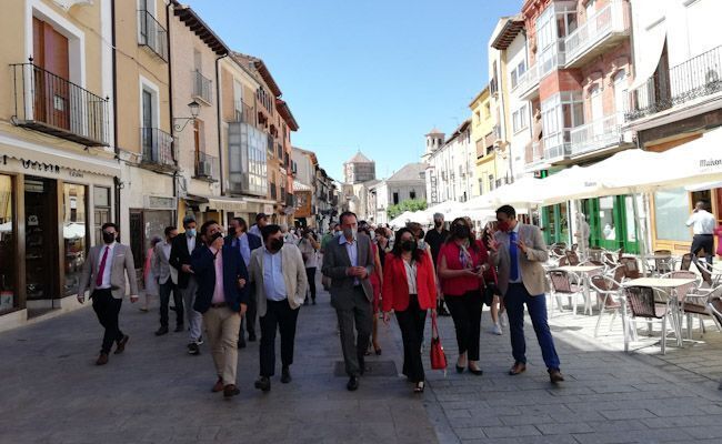 Paseo por la plaza mayor de Toro, el día inaugural de la Iberoamericana.