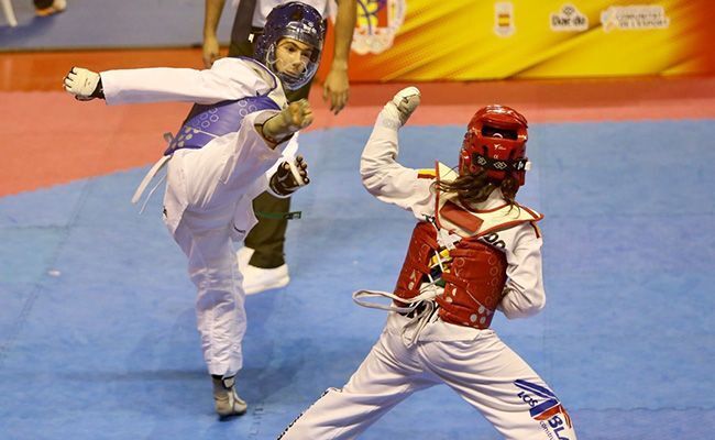 Carla. en una acción final