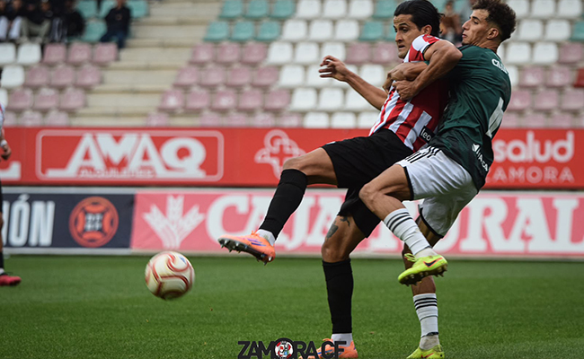 El Zamora CF perdió dos puntos, merced a una decisión esotérica del árbitro (1-1)