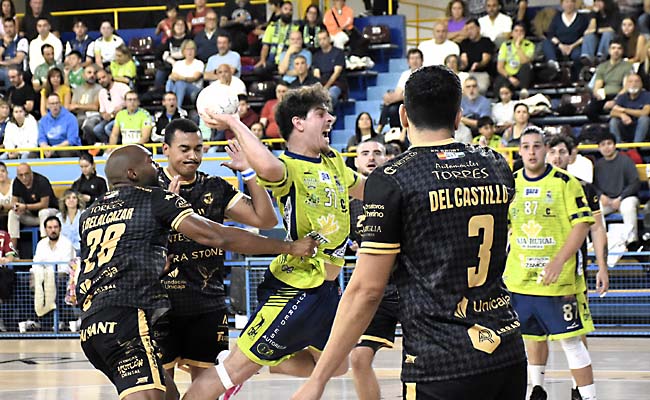 En un emocionante partido, Balonmano Caja Rural Zamora se acaba imponiendo al Antequera