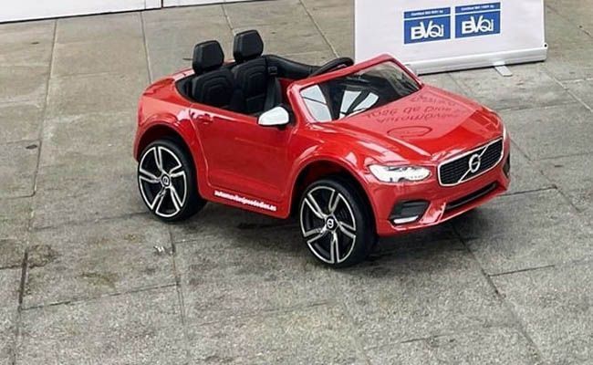 Uno de los mini Volvo donados al hospital zamorano