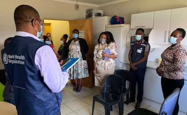 La visita del Dr. Owen Kaluwa, de la OMS, a la provincia de Mpumalanga (Sudáfrica)