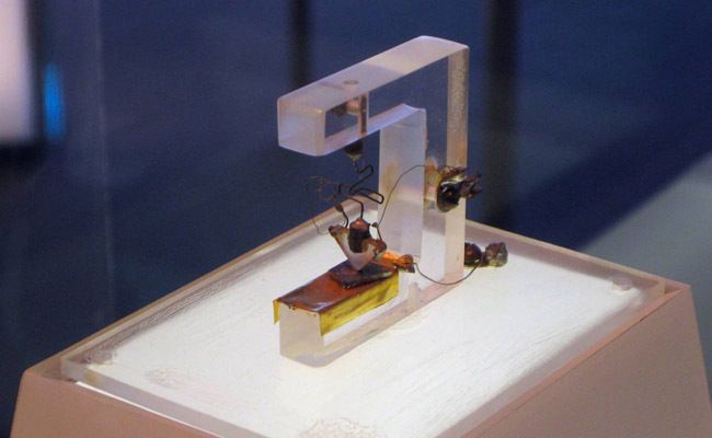 Primer transistor de la historia: Bell Labs (1947). / Bell Labs