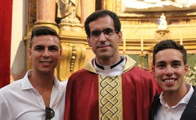Luis Salvador, a la derecha, ganador