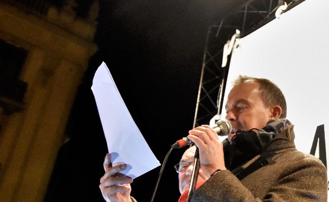 Requejo, leyendo el manifiesto