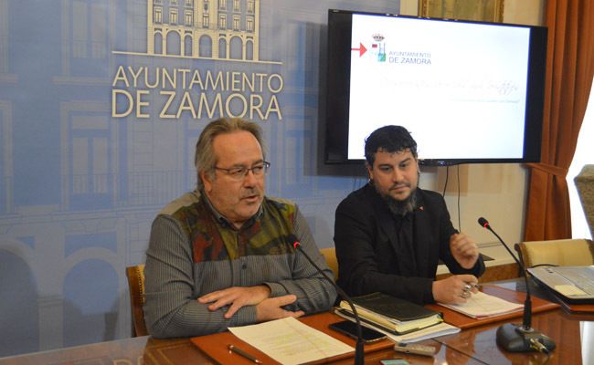 Francisco Guarido y Diego Bernardo, Alcalde y concejal de hacienda respectivamente, durante la rueda de prensa