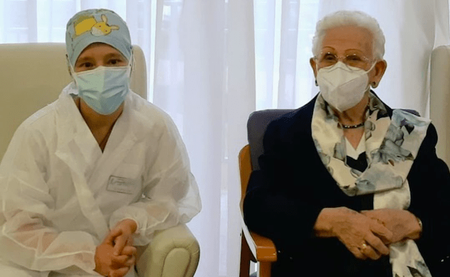 Se cumplen 2 años desde que Araceli Hidalgo se convirtiera en la primera persona en recibir la vacuna contra la COVID-19 en España