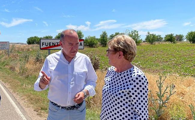 Ángela, con José María Barrios, presidente del PP