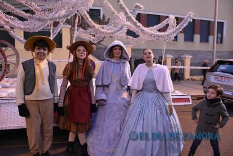 Papá Noel trae ilusión a los niños de Zamora